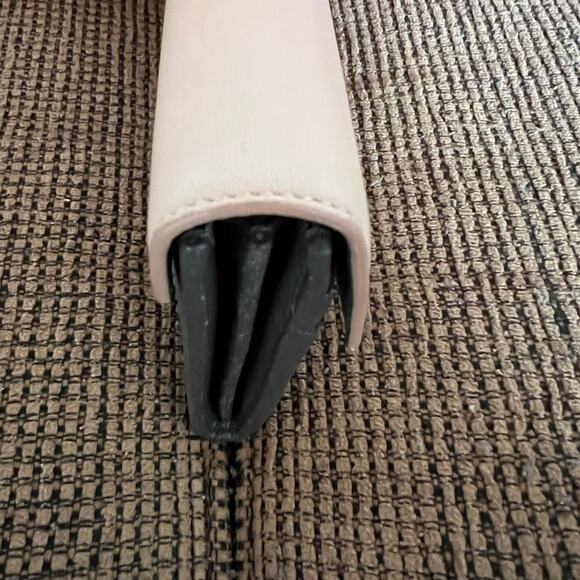 FENDI AUTHENTIC BLUSH PINK AND GRAY LEATHER ENVELOPE CONTINENTAL WALLET - Picture 4 of 10